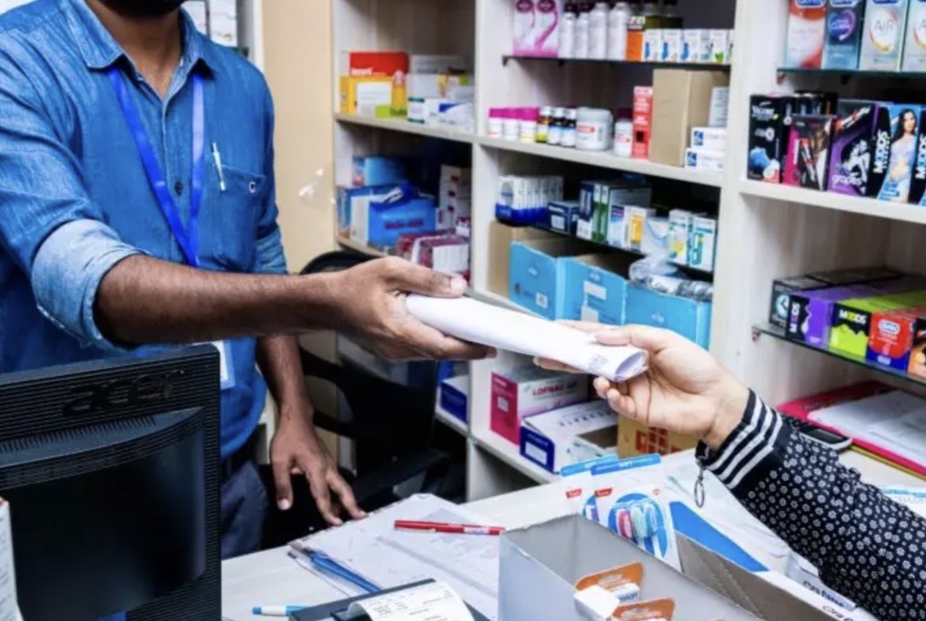 ހުއްދަނެތި ބޭސް ވިއްކާ ފާމަސީތަކަށް ފިޔަވަޅު އަޅަނީ