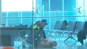 އޮސްޓްރޭލިއާގެ އެއަރޕޯޓެއްގައި ބަޑީގެ ހަމަލާދިން މީހަކު ހައްޔަރުކޮށްފި