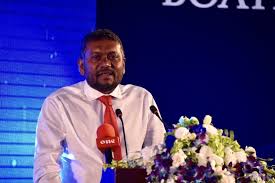 ސަރުކާރުން ދިން ތާރީޚަށް އެންމެ ކުޑަ މުސާރަވެސް ކަނޑަނޭޅުނު ކަމަށް އެއްބަސްވެއްޖެ