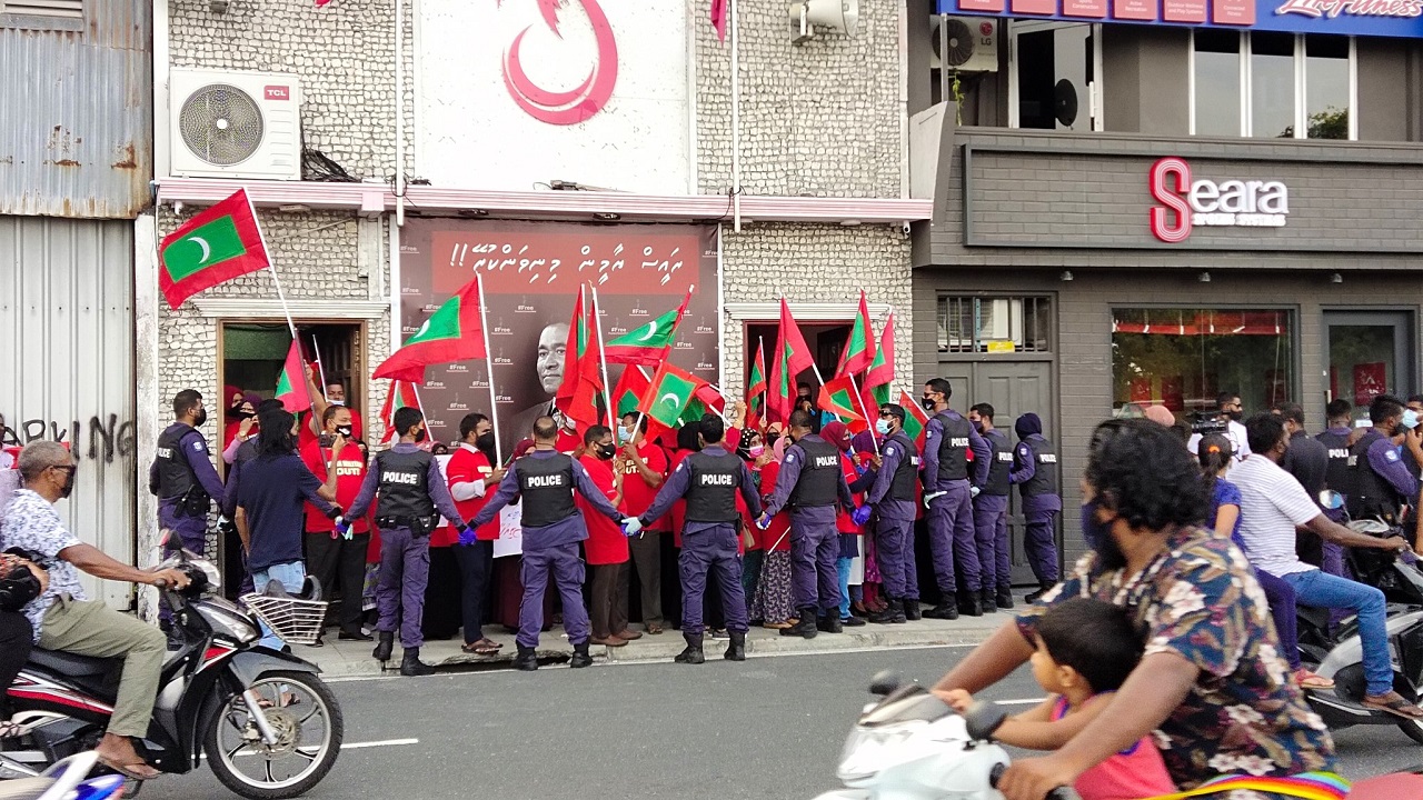 ސަރުކާރުން ދަނީ ރައްޔިތުންނަށް އޮޅުވާލަމުން - ޕީޕީއެމް