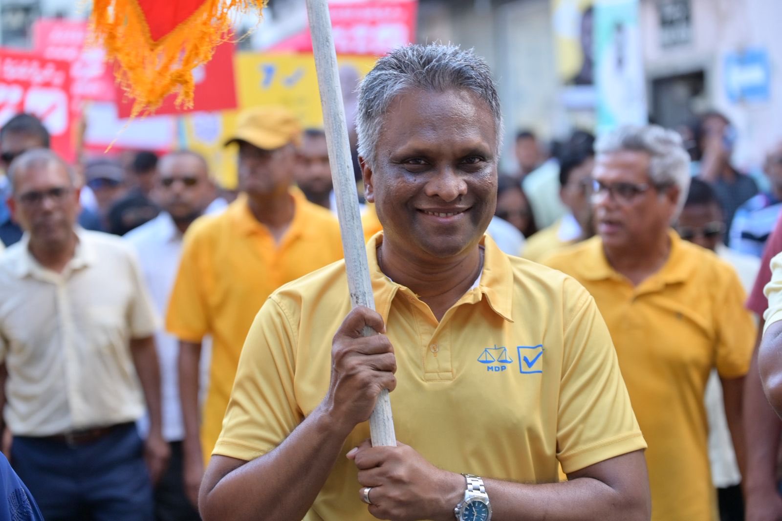 ރައީސް މުޢިއްޒާއި މިސަރުކާރު އިންތިޚާބުން ބަލިކޮށްލީ ސީދާ ޕީއެންސީގެ މަޖިލިސް މެމްބަރުން އަޑީގައި ތިބެގެން: އާޒިމް