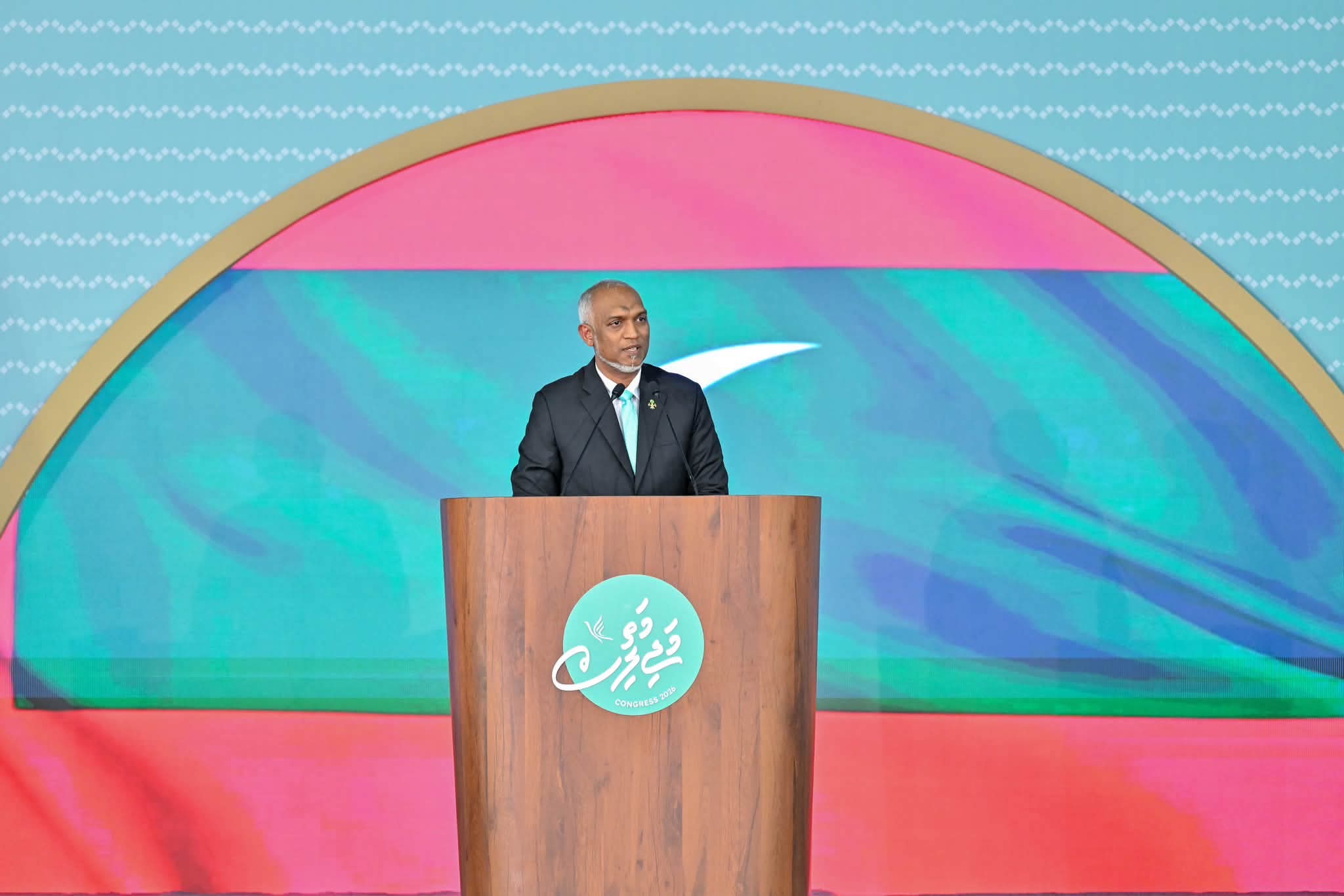 1.3 ބިލިއަން ޑޮލަރުގެ ދަރަނި ދައްކައިފިން، ވެރިކަމަށް އައިއިރު ދައުލަތް އޮތީ ހުސްކޮށްފައި: ރައީސް