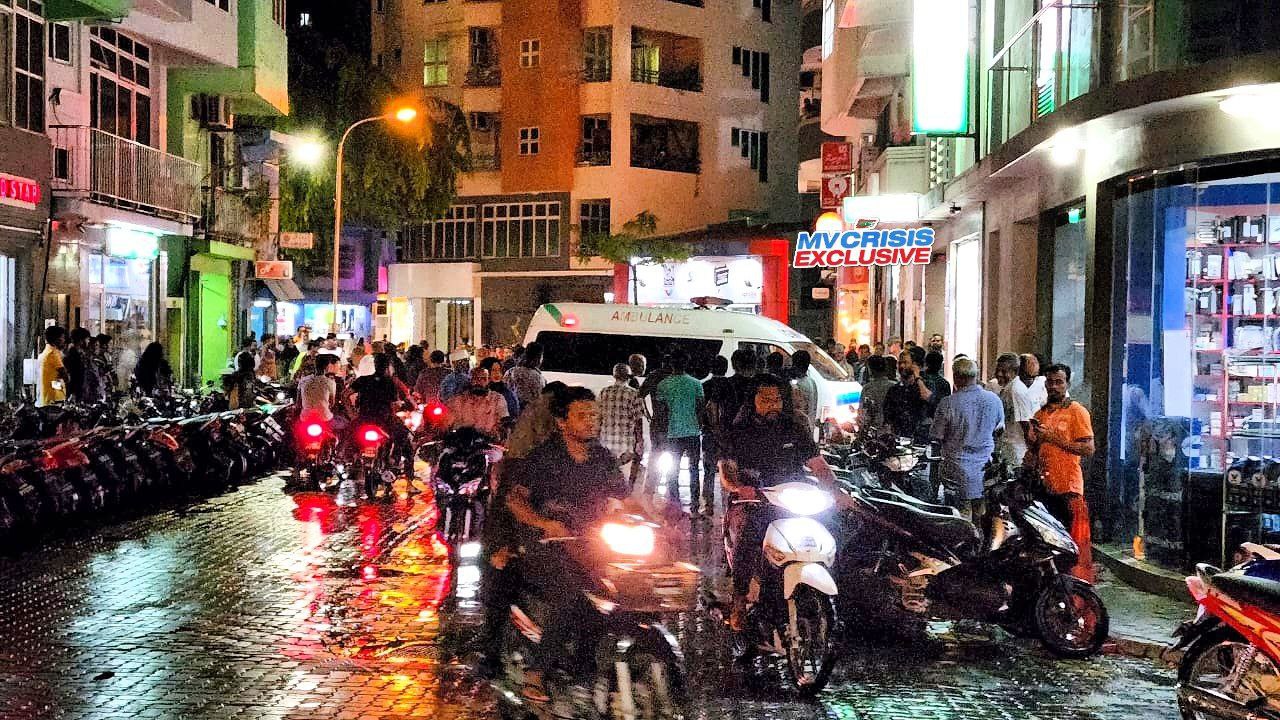 މާލޭގައި އެމްބިއުލާންސެއް އެކްސިޑެންޓްވެ ސައިކަލު ތަކަކަށް ގެއްލުންވެއްޖެ
