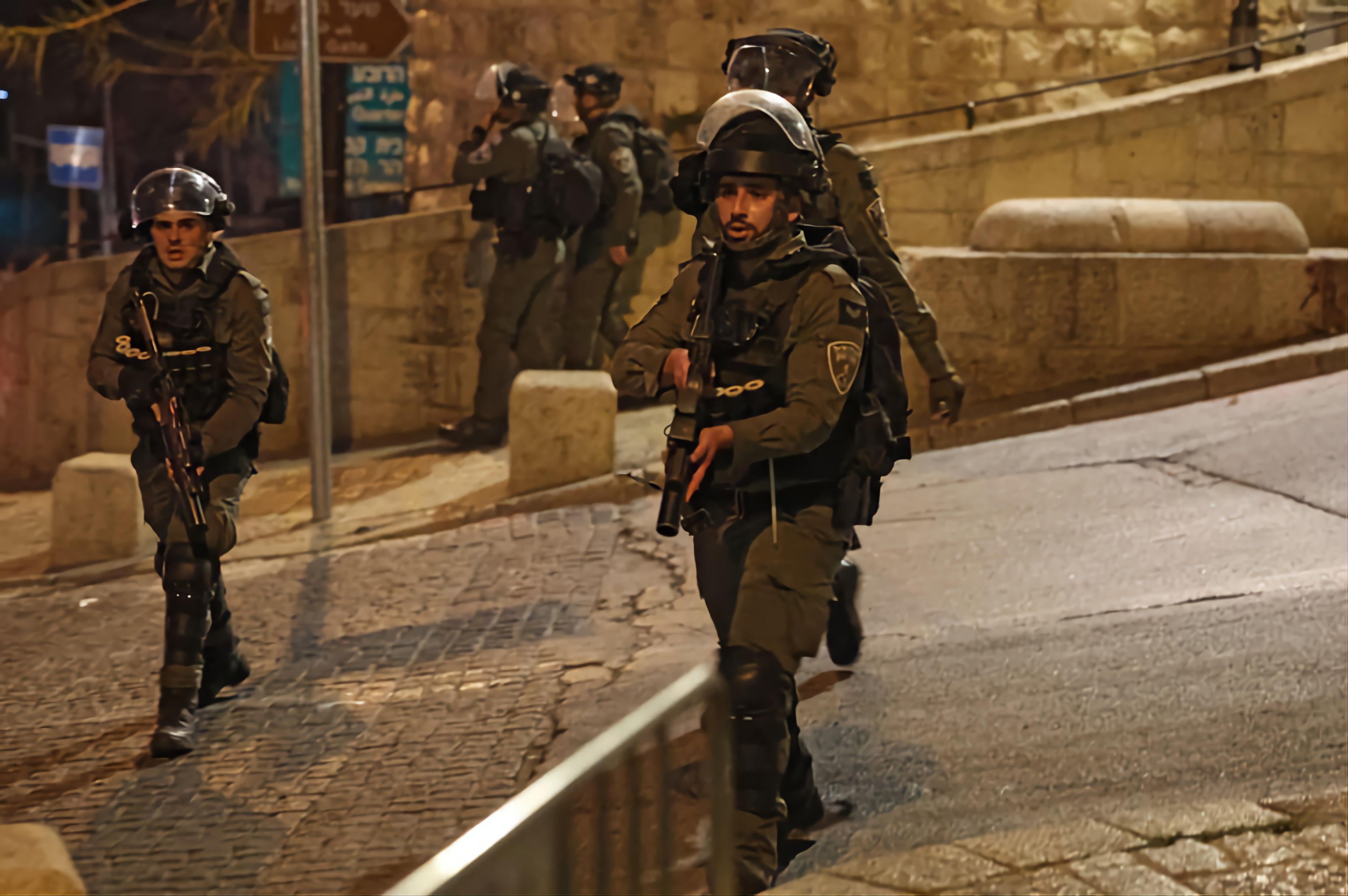 އަޤްސާ މިސްކިތުގައި އަޅުކަންކުރަން ތިބި މުސްލިމުންނަށް އިސްރާއީލުގެ ފުލުހުން ހަމަލާދީފި