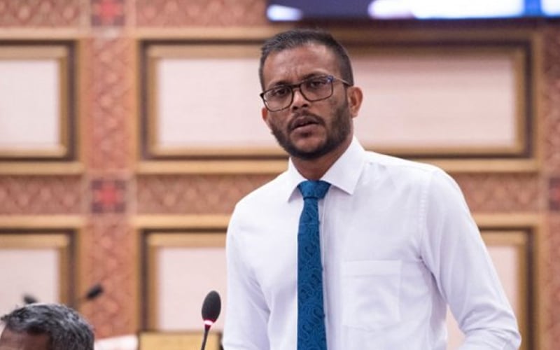 އިސްރާއީލް ޕާސްޕޯޓު މަނާކުރިކަމަށް ބުނެ ސަރުކާރުން ވަނީ ދިވެހީންނަށް އޮޅުވާލާފައި: ޔާސިރު