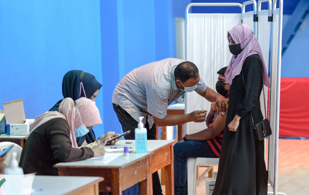 30571 ދަރިވަރަކު ވެކްސިންގެ ދެޑޯޒް ފުރިހަމަކޮށްފި