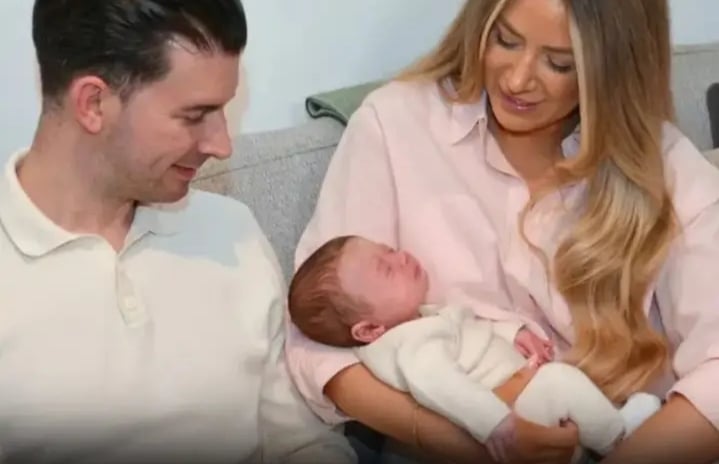 ޔޫކޭގައި ފުރަތަމަ ފަހަރަށް ރަހިމު ބަދަލުކުރި އަންހެނަކު ދަރިއަކު ވިހައިފި