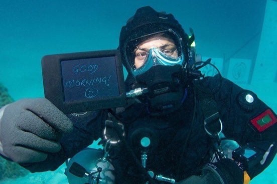 50 ގަޑިއިރު ކަނޑުއަޑީގައި އޮތުމަށްފަހު ޝަފްރާޒް ފެނުން މައްޗަށް!