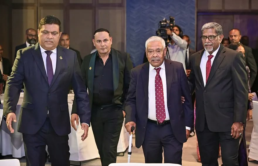 ޓޫރިޒަމް މިނިސްޓަރު އަމީން، ރިސޯޓް އޯނަރުންނާ ބައްދަލުކުރައްވައިފި