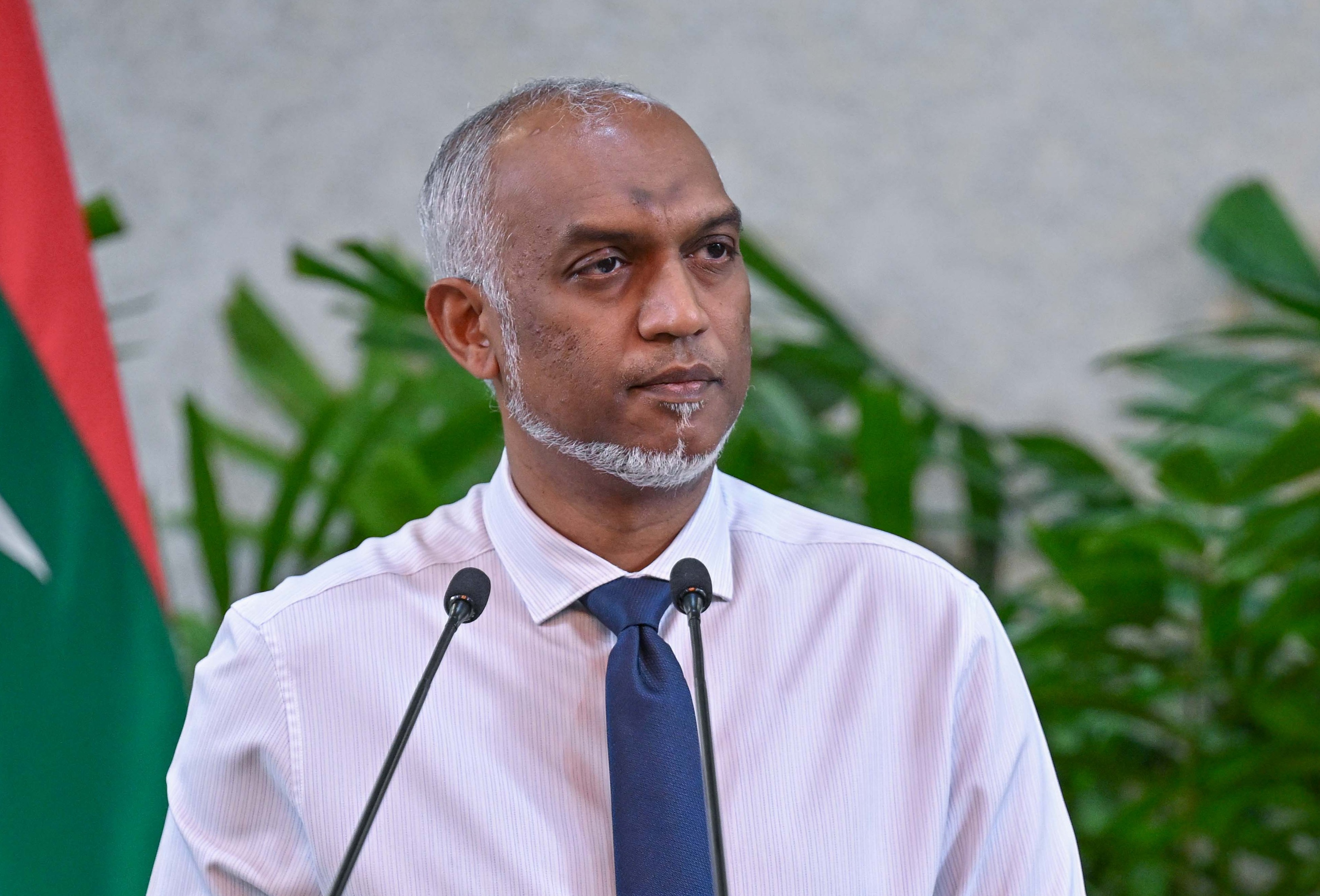 ގަތަރުގެ ކުރީގެ އަމީރު އަވަހާރަވުމާ ގުޅިގެން ތައުޒިޔާ ދެންނެވުމަށް ރައީސް މުއިއްޒު ގަތަރަށް ފުރާވަޑައިގެންފި
