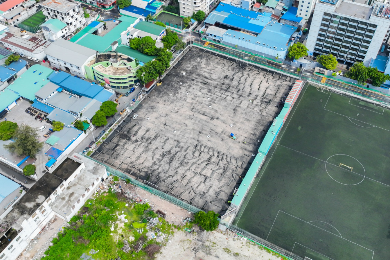 އެފްއޭއެމް ޓާފް ގްރައުންޑް 1 ގެ ޓާފް ބަދަލުކުރުމުގެ މަސައްކަތް ފަށައިފި