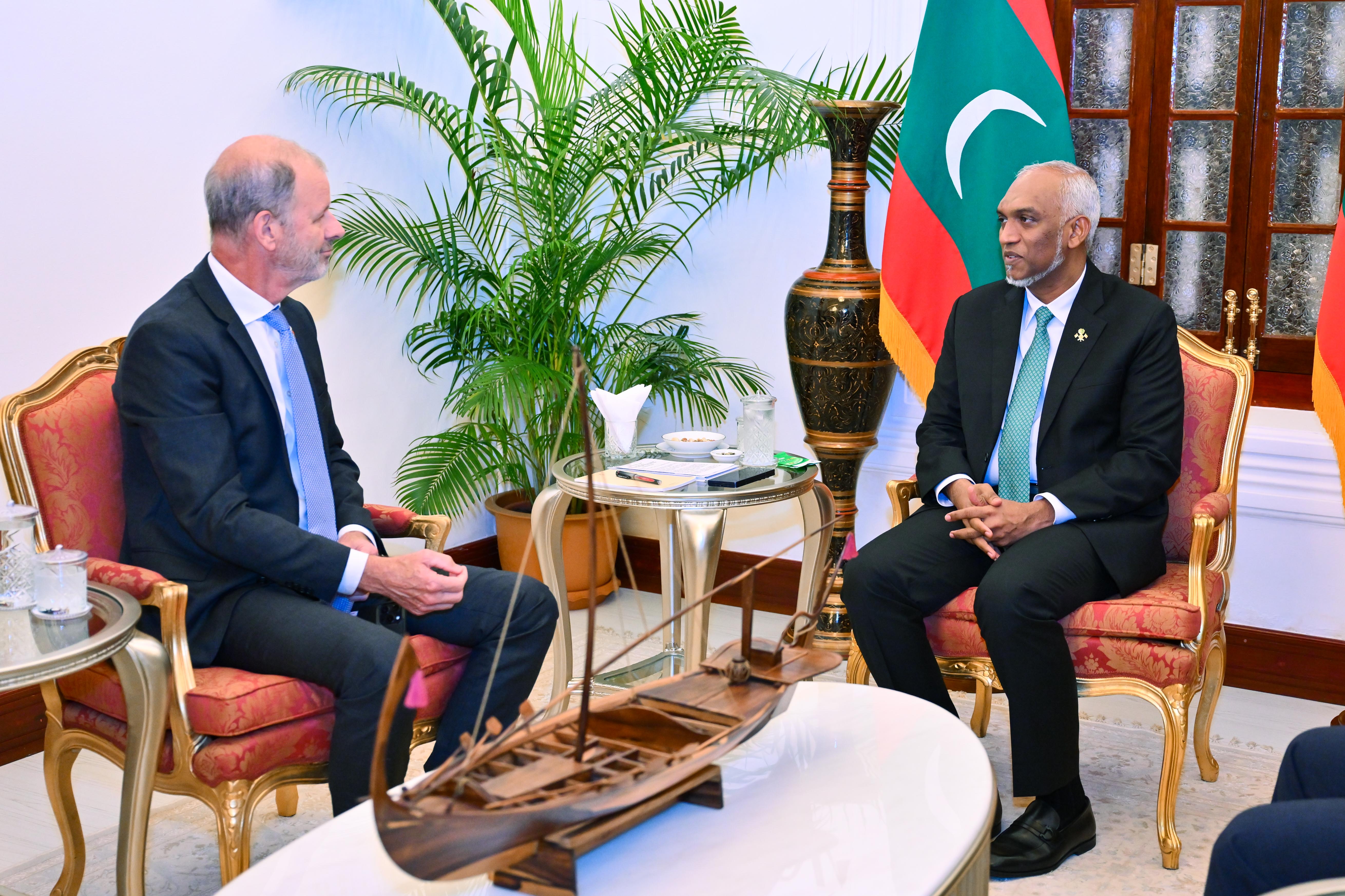 ޑިޖިޓަލައިޒް ކުރުމާއި ގުޅޭގޮތުން ރައީސް މުޢިއްޒު ވަރލްޑް ބޭންކުގެ ނައިބު ރައީސްއާ މަޝްވަރާކުރަށްވައިފި