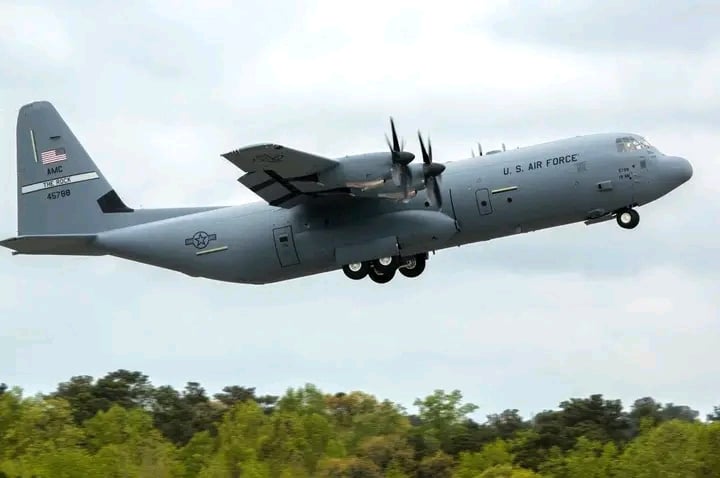 އެމެރިކާގެ އަސްކަރީ މަތިންދާބޯޓެއް ސަރުކާރުގެ ހުއްދައާއެކު ވެލާނާ އެއާޕޯޓުގައި ޖައްސައިފި