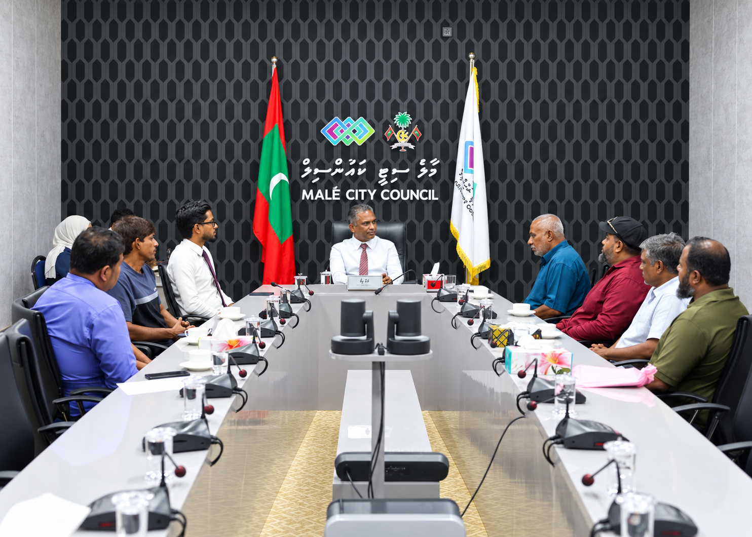 ހާބަރު ފުޑްކޯޓުތައް ހުސްކުރަން އެންގުމުން ވިޔަފާރިވެރިން މޭޔަރާ ބައްދަލުކޮށް ކަންބޮޑުވުންތައް ހިއްސާކޮށްފި