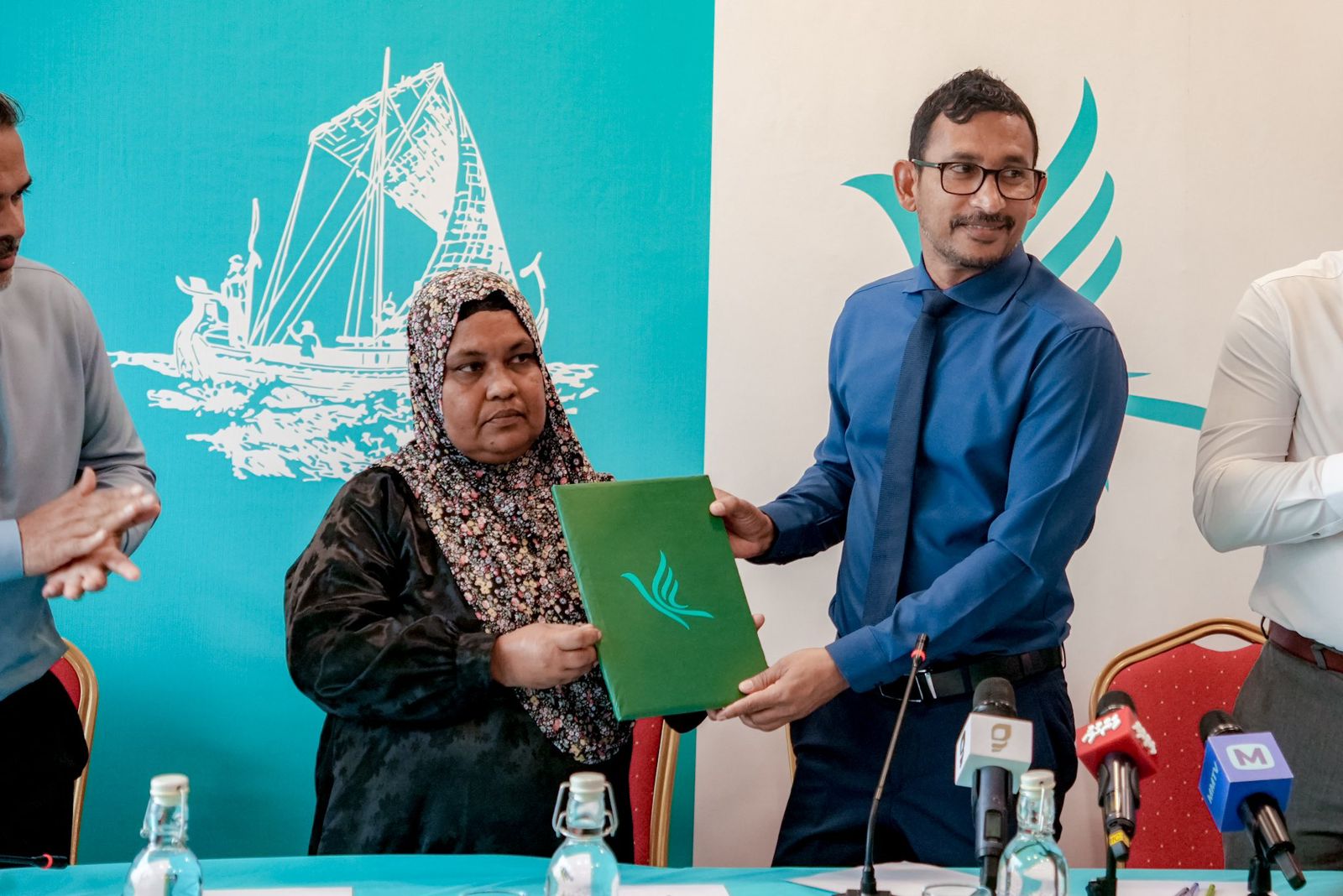 އެމްޑީޕީގެ ޓިކެޓުގައި މަންދޫ ކައުންސިލަށް ހޮވުނު ޝަހީމާ ޕީއެންސީއަށް ސޮއިކޮށްފި