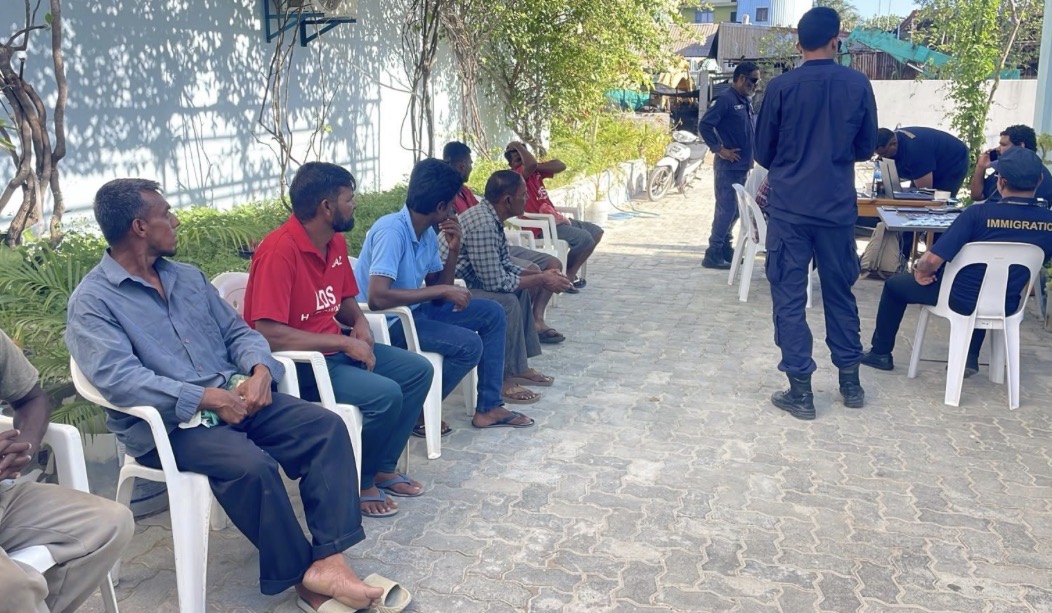 ތިލަފުށީގައި ހިންގި ހާއްސަ އޮޕަރޭޝަނެއްގައި ގަވާއިދާ ހިލާފަށް އުޅުނު 35 ބިދޭސީއަކު އަތުލައިގަނެފި