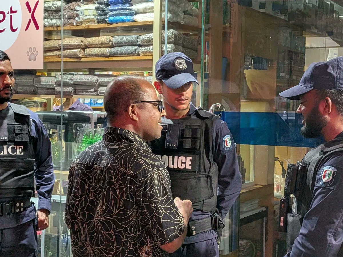 ރައީސްއަށް ތުހުމަތުތަކެއްކޮށް އަދަދު ނޫހުން ތައްޔާރުކުރި ޑޮކިއުމަންޓްރީގެ މައްސަލަ ފުލުހުން ބަލަނީ ޕީޖީ އޮފީހުން އަންގައިގެން