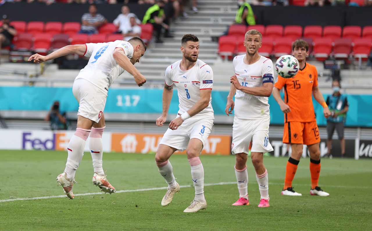 ޔޫރޯ 2020: ނެދަލޭންޑްސް ކަޓުވާލައި ޗެކްރިޕަބްލިކް ކުއާޓަރ ފައިނަލަށް