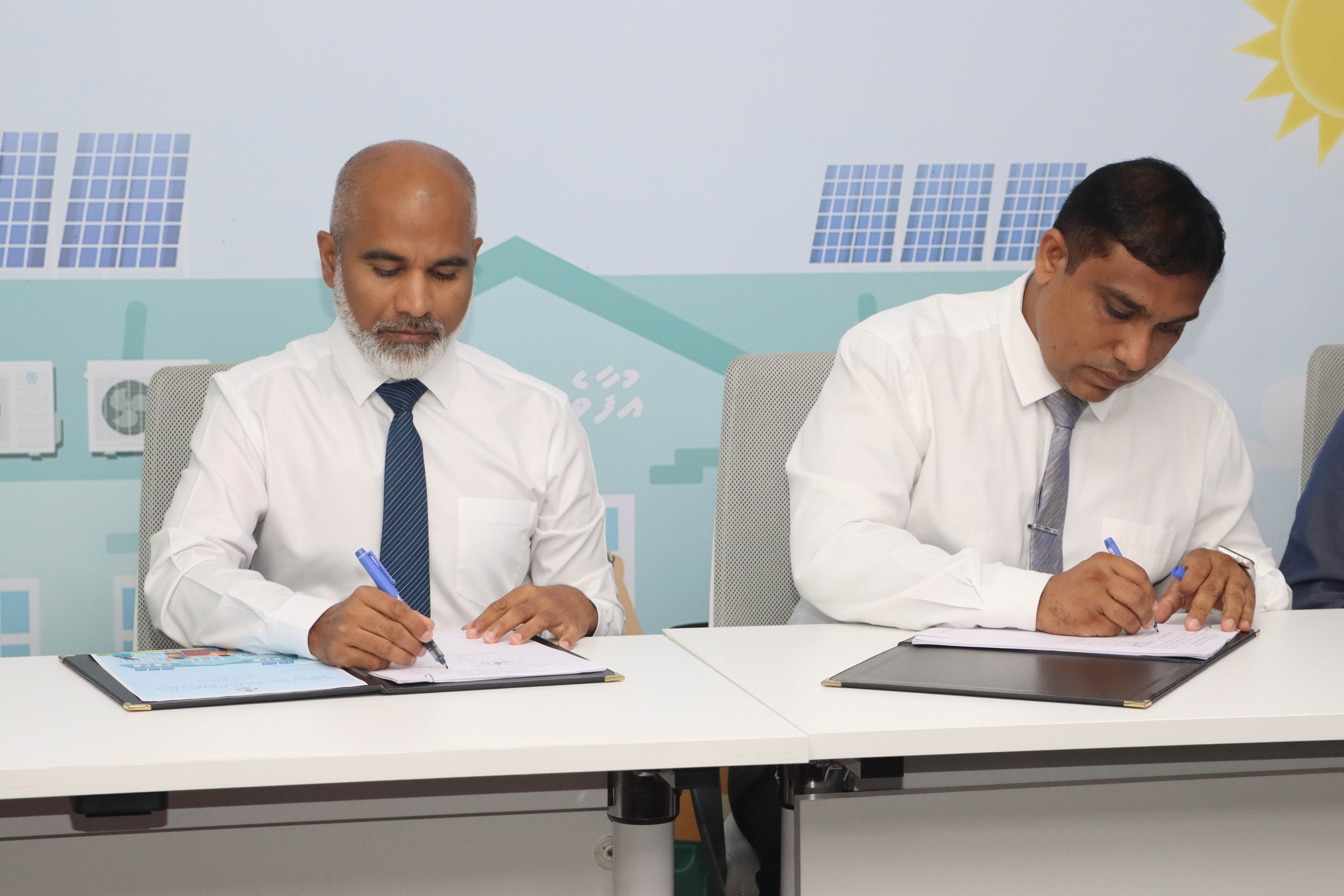 ސްކޫލުތައް އޭސީ ކުރުމުގެ މަސައްކަތް ފެނަކައާ ހަވާލުކޮށްފި