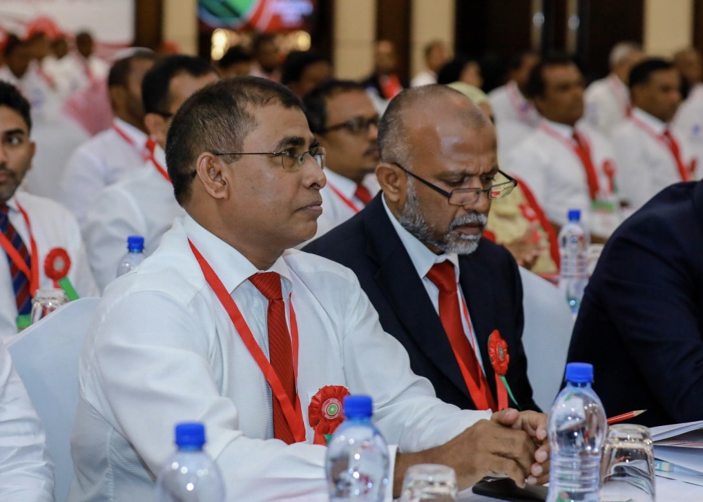 ޑރ. މައުސޫމްގެ ކަވަރ ފޮޓޯ ބަދަލުކުރަށްވައި ދެއްވި މެސެޖް