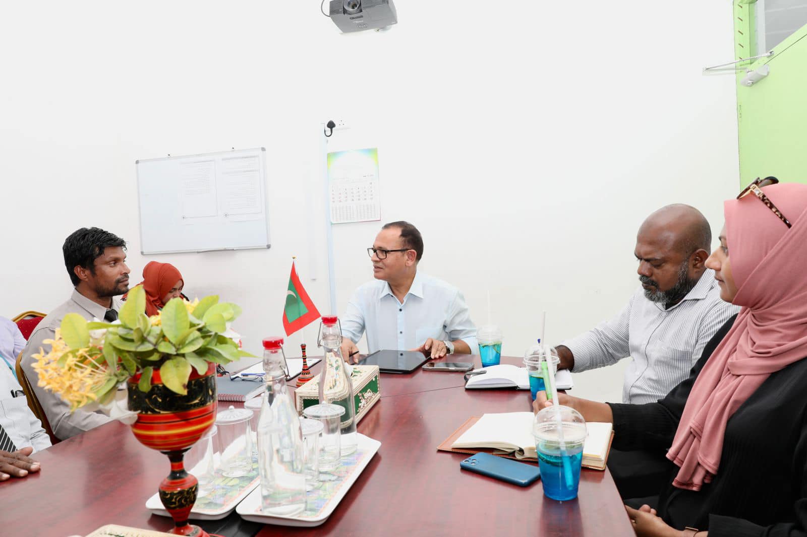 ކައުންސިލްތަކުގެ މުވައްޒަފުންގެ މުސާރައަށް ހެޔޮބަދަލެއް ގެންނަށް މަޝްވަރާކުރާނަން: ޝަރީފް