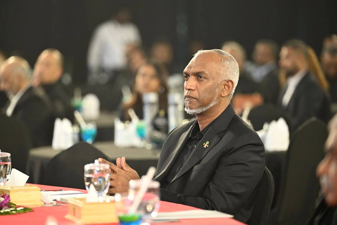 ޒަމާނުގެ އާ ފިޔަވަޅުތަކުގެ މަތީގައި ހަލުވިކަމާއެކު ޒުވާނުން ދަތުރުކުރުމަށް ރައީސް ގޮވާލައްވައިފި