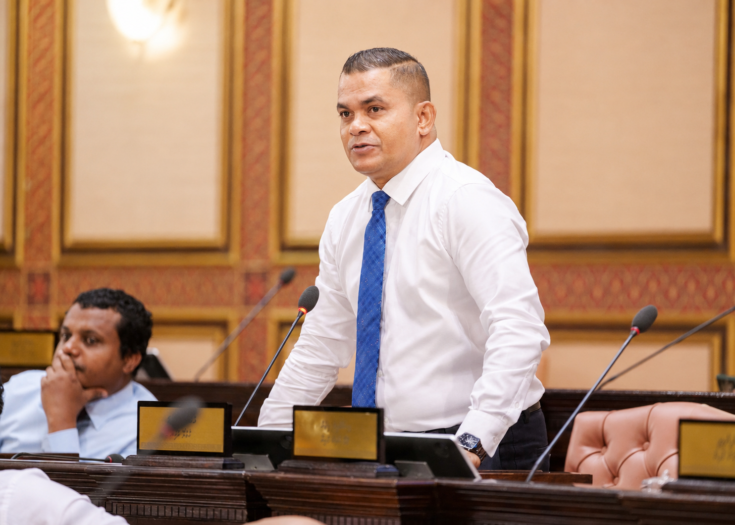މާލޭގެ ވިޔަފާރިތަކަށް ބޭރު މީހުން އަތްގަދަކުރާ މައްސަލަ ބަލަންޖެހޭ: މެންބަރު ޝާހިދު