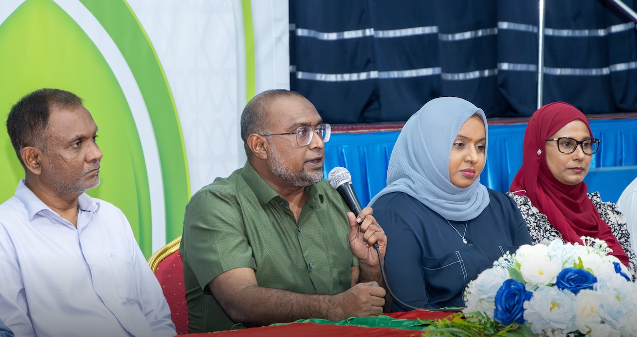 ސިވިލް ސާވިސް އަންހެން މުވައްޒަފުން އިސްތަށިގަނޑުގައި ކަޅުކުލަނޫން ކުލައެއް ޖެއްސުން މަނާ