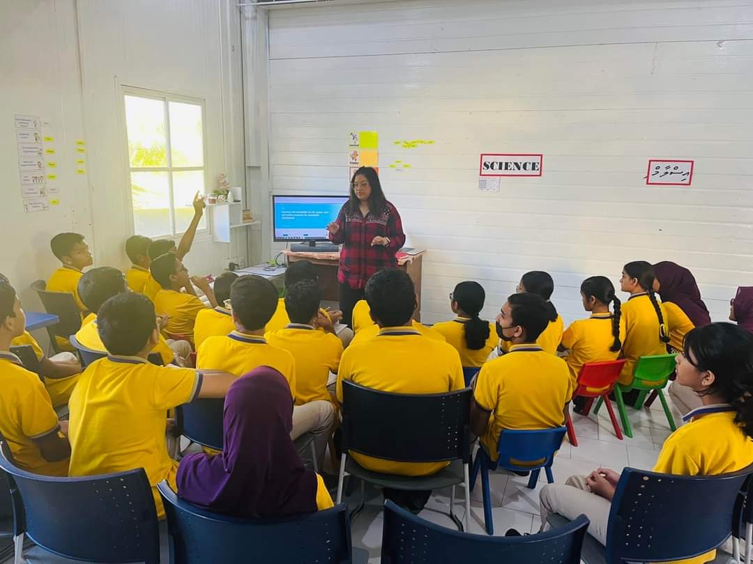 ޕްރައިވެޓް ސްކޫލަށްދާ ދަރިވަރުންނާއި ސަރުކާރު ސްކޫލަށްދާ ދަރިވަރުންނާއިމެދު ސިޔާސަތު ތަފާތުވަނީ ކީއްވެ؟