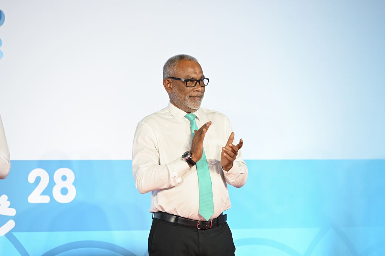 ސަރުކާރު ދެމެހެއްޓުމަށް ފޮނަދޫ އަށްވުރެ ބޮޑަށް މަސައްކަތް ކުރަންޖެހޭ ރަށެއް ނެތް: އަދުރޭ