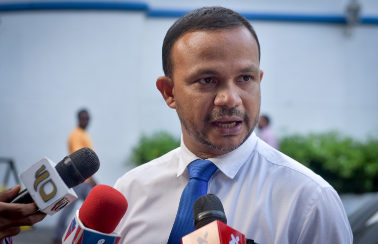 މަޖިލީހުގެ ކޮންޓްރޯލް ރައީސް މުއިއްޒަށް ވަނީ ވަރަށް ބޮޑަށް ގެއްލިފަ: އަލީ ހުސެއިން