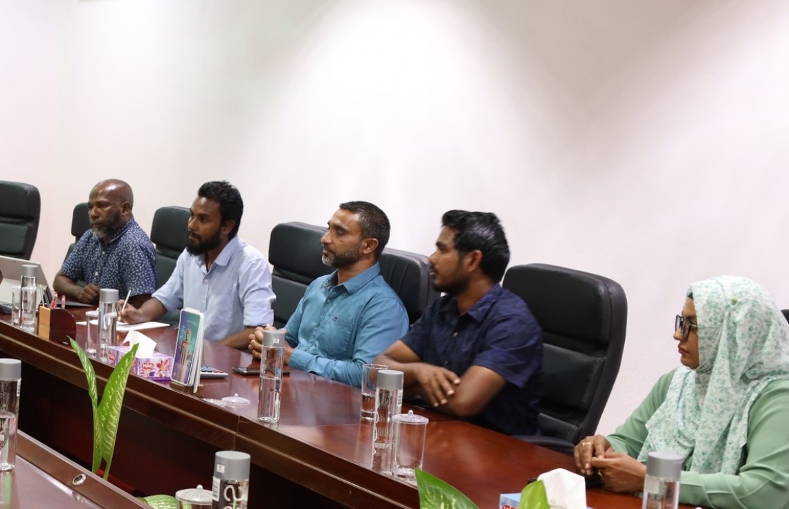 ހަނިމާދޫ ކައުންސިލްގެ ރައީސާއިއެކު އިތުރު ދެމީހަކަށް ދައުވާކުރަން ފޮނުވައިފި