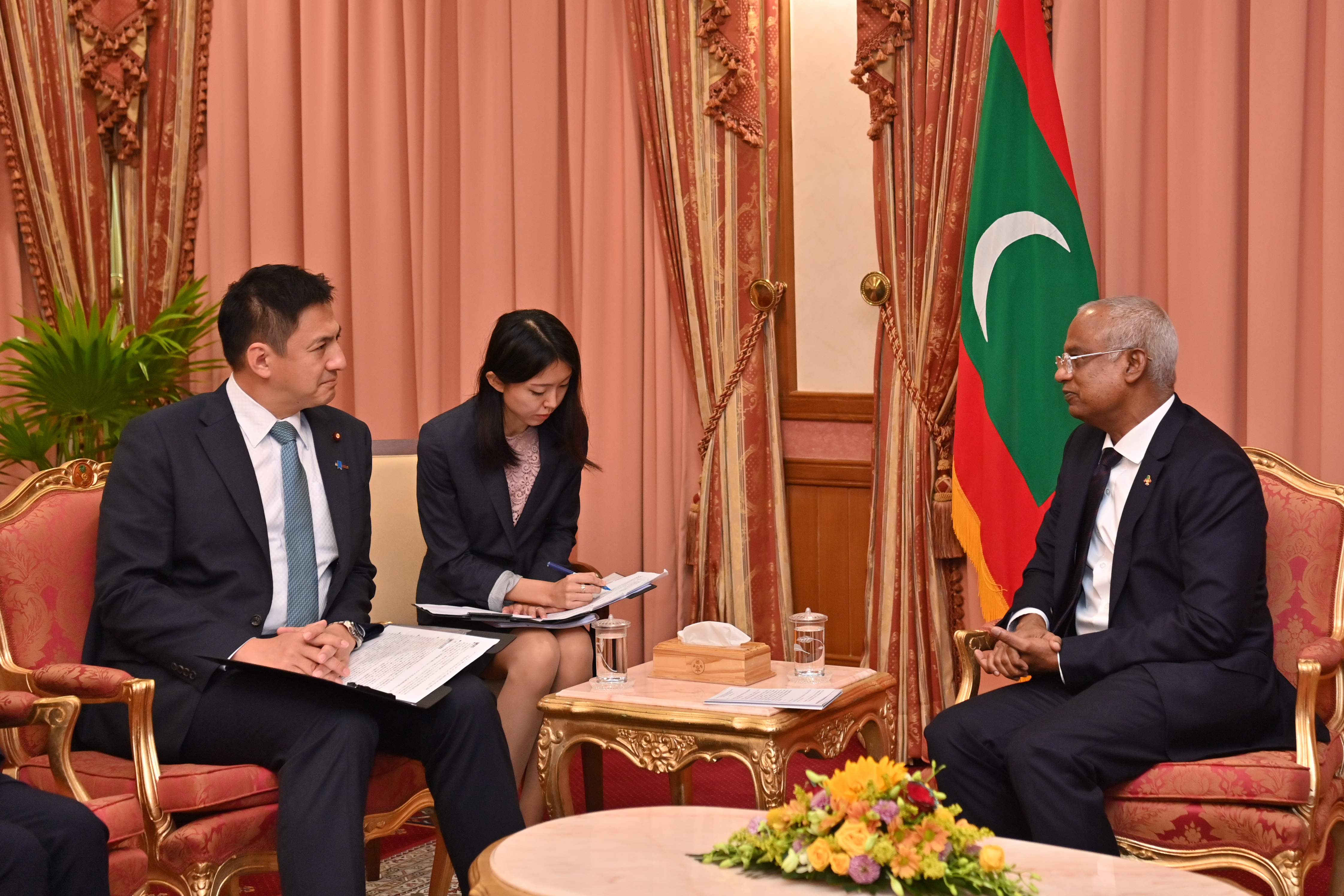 ޖަޕާނާއި ރާއްޖޭގެ ގުޅުން އިތުރަށް ބަދަހިކުރުމާއި ގުޅޭގޮތުން މަޝްވަރާކުރައްވައިފި