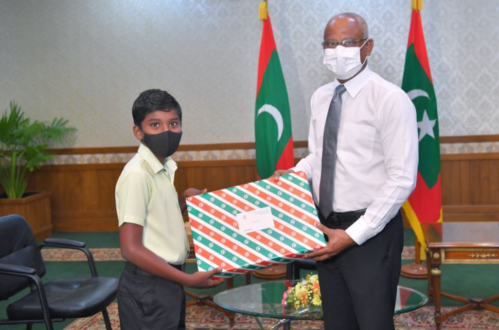 ކެމިސްޓްރީން އޭ ސްޓާރ ހޯދި ރަޔާންއާ ރައީސް ބައްދަލުކުރައްވައިފި