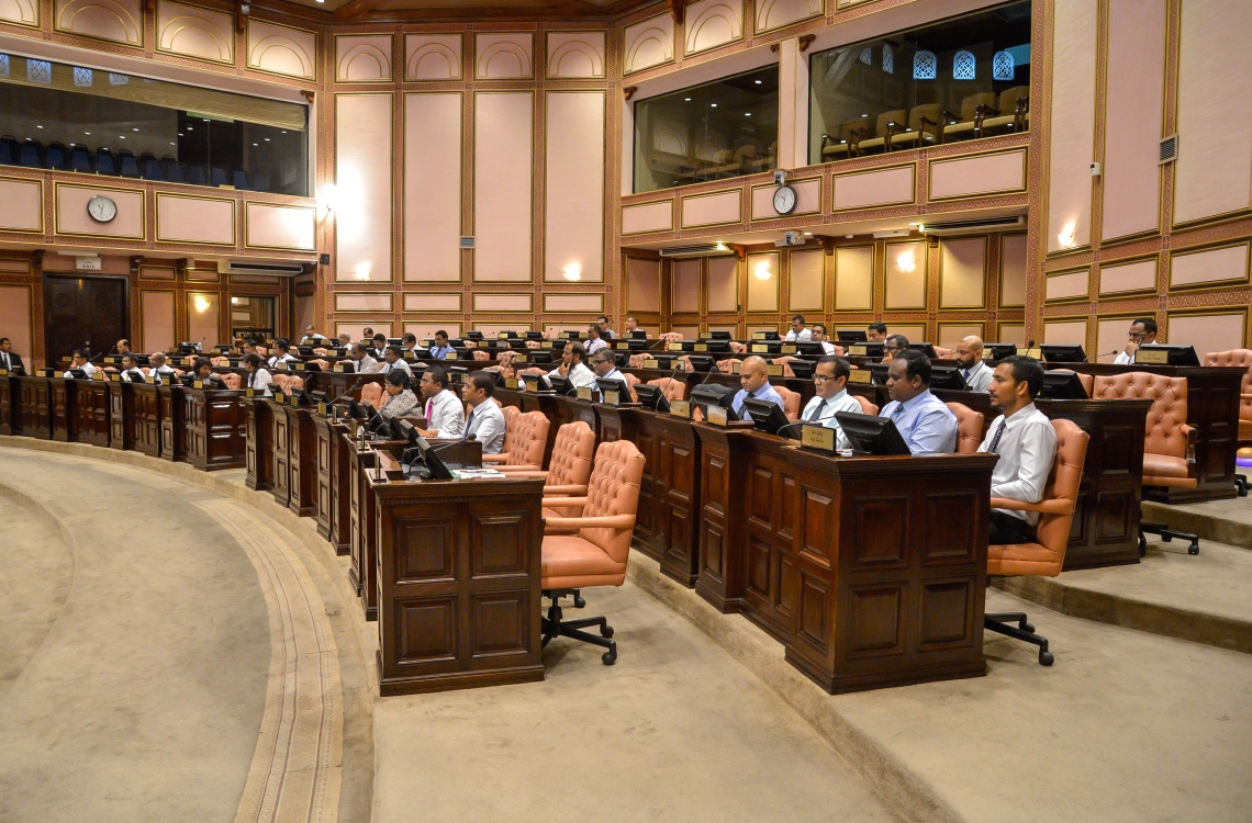 ކުލި ކޮންޓްރޯލް ކުރުމަށް ކޮށްދެވޭނެ ކަމެެއް ނެތް: މަޖިލިސް