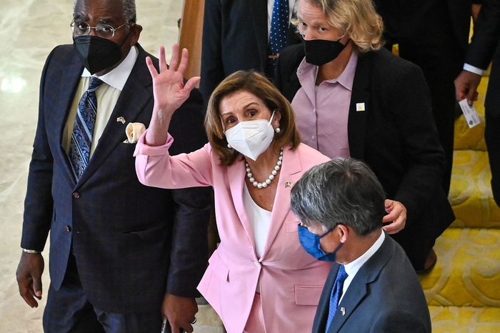 ޗައިނާގެ އިންޒާރަށް ބެލުމެއް ނެތި ޕެލޯސީ ޓައިވާނަށް ވަޑައިގަތުމުން މަޝްރަޙު ހޫނުވެއްޖެ