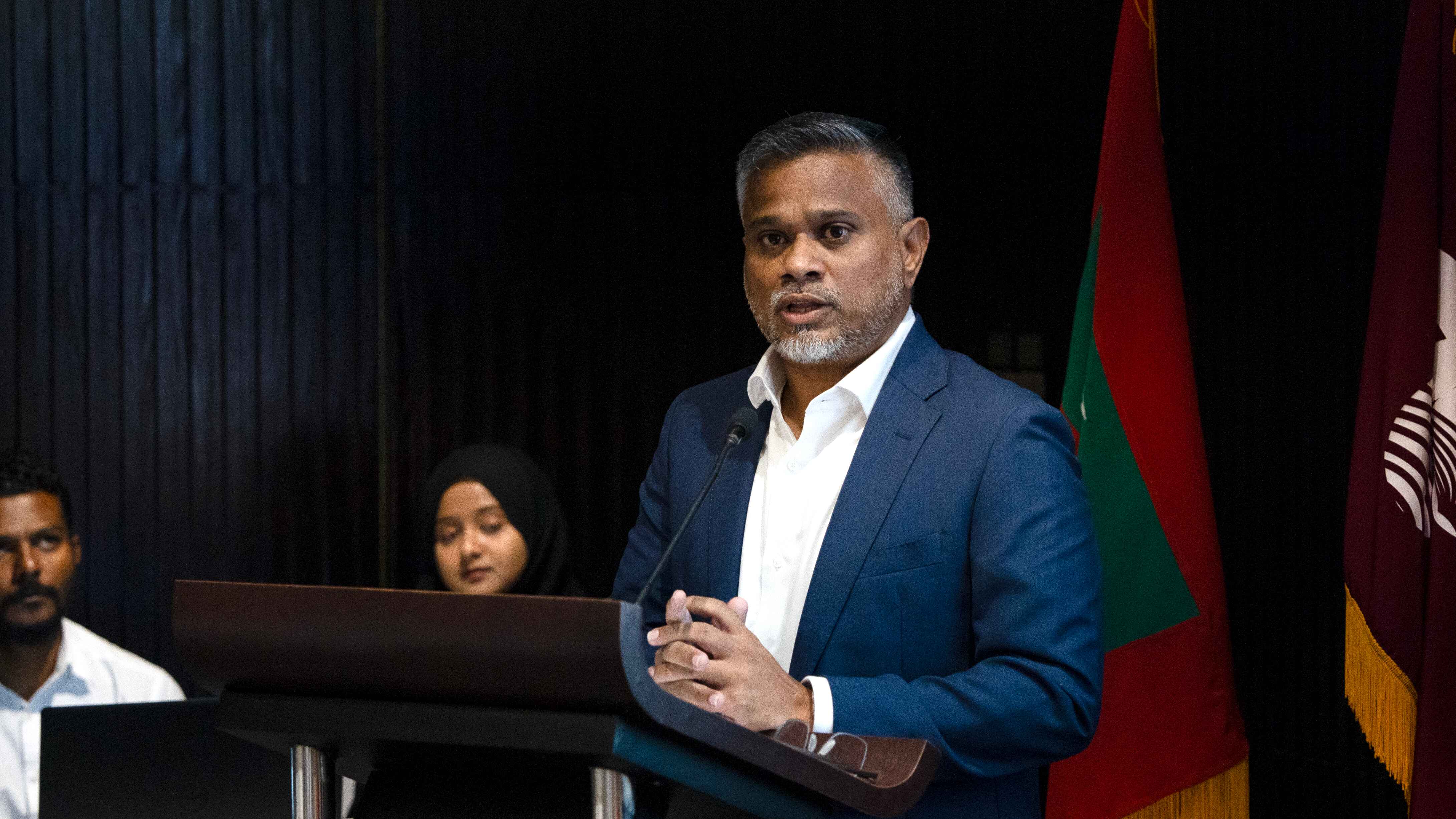 ރައީސް ނަޝީދު ސިޔާސީ މަސައްކަތަށް ނިކުންނެވުމާއެކު ބޮމުގެ ހަމަލާގެ ތަހުގީގު އަވަސްކުރަން އަންގައިފި