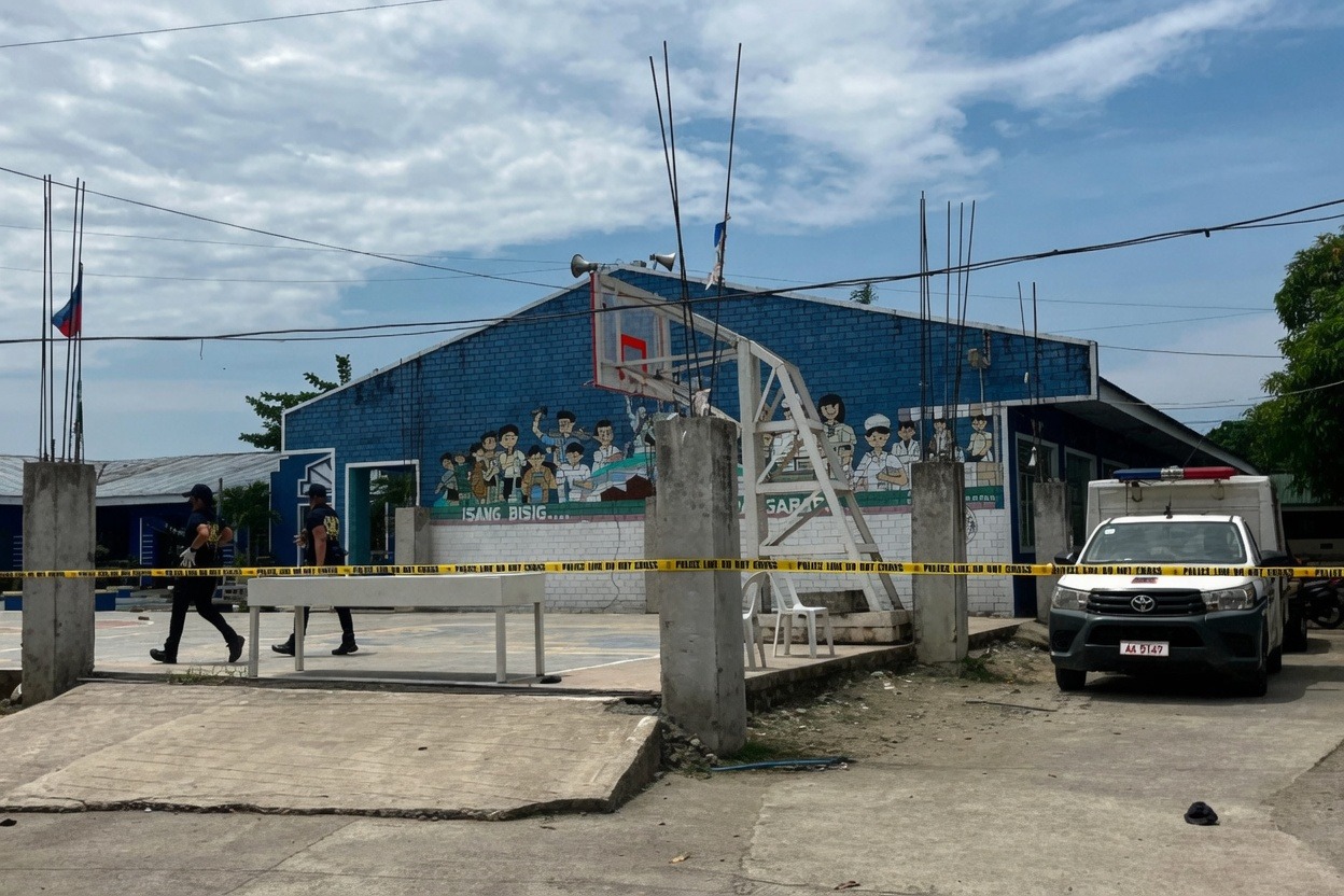 ފިލިޕީންސްގެ ހައިސްކޫލެއްގައި ބުލީކުރުމުގެ މައްސަލައަކާ ގުޅިގެން ދިން ބަޑީގެ ހަމަލާއެއްގައި ތިން ދަރިވަރުން މަރުވެއްޖެ