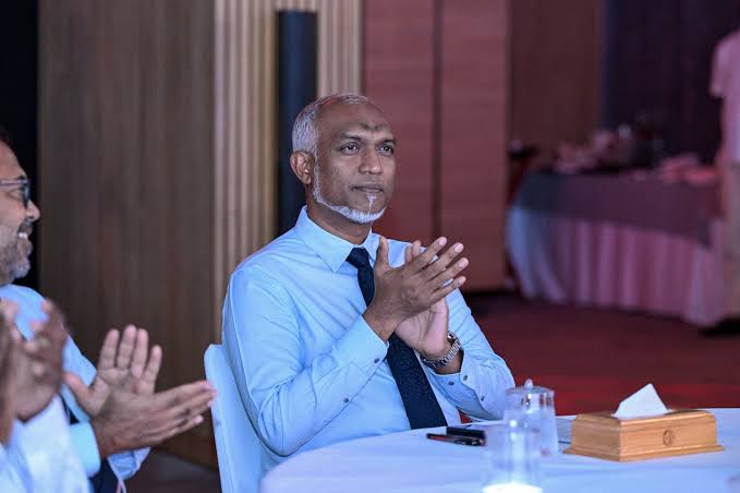 މިދިޔަ 21 ދުވަސްތެރޭގައި 1 ބިލިއަން ޑޮލަރުގެ ދަރަނި ދައްކައިފިން: ރައީސް