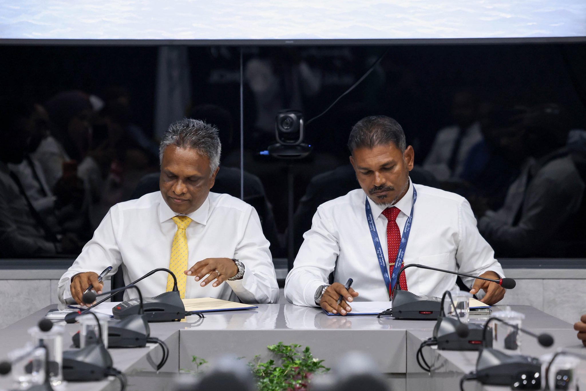 މާލެ އާއި ތިނަދޫ ސިޓީގެ ތަރައްޤީއަށް ދެ ކައުންސިލް ގުޅިގެން މަސައްކަތްކުރުމުގެ ތާރީޚީ އެއްބަސްވުމެއްގައި ސޮއިކޮށްފި