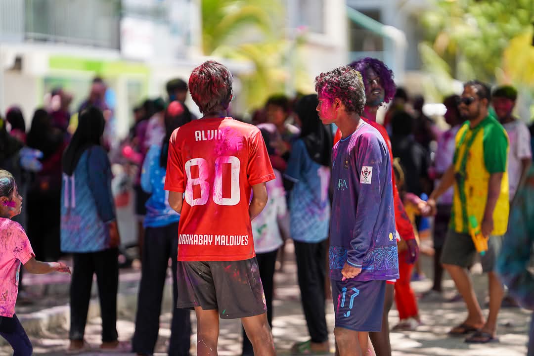 އީދު ކުލަޖެހި ކަމަށް ބުނެ އުކުޅަހު ގެއަކަށް ވަދެ ކުޑަކުއްޖަކަށް އަނިޔާކުރި މީހަކު ހައްޔަރުކޮށްފި