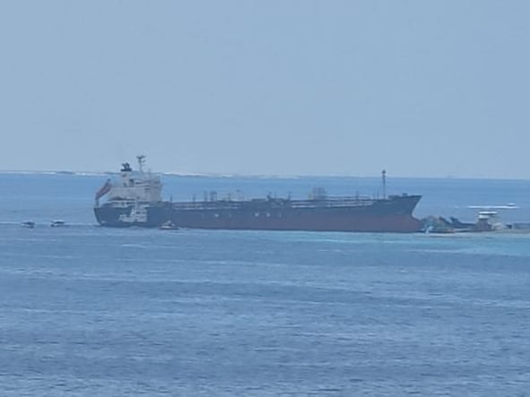 އަތަމަނަ ފަރަށް ހޯކްސްގެ ތެޔޮ ބޯޓެއް އަރައިފި