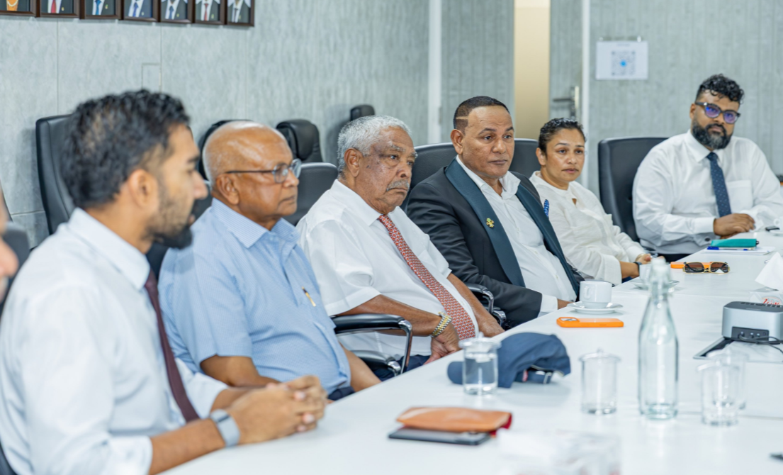 ފަތުރުވެރިކަމުގައި ދާއިރާގައި ހުރި ގޮންޖެހުންތަކާ ގުޅޭ ގޮތުން ރިސޯޓް އޯނާރުންނާ މިނިސްޓަރުން މަޝްވަރާކޮށްފި: ޓޫރިޒަމް މިނިސްޓްރީ