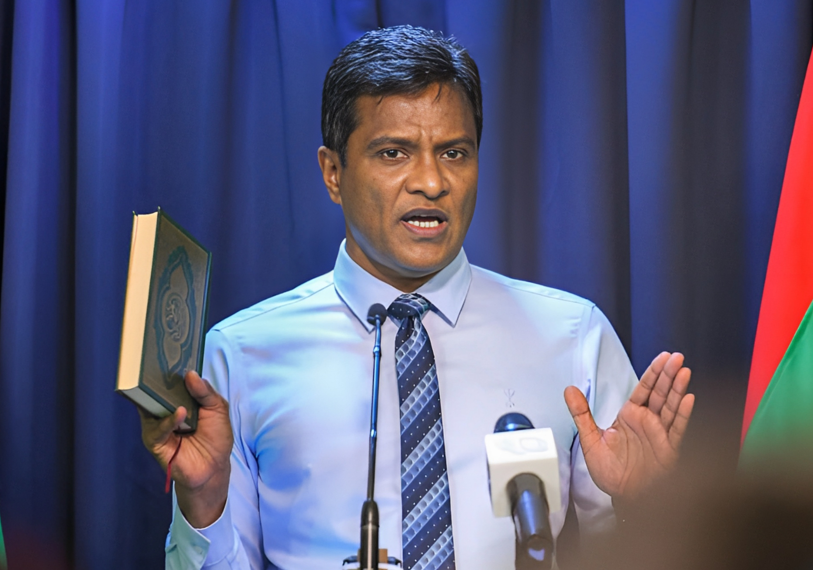 ވެރިންގެ ދޮގު ހެދުމުގެ ސިޔާސަތުގެ ސަބަބުން މިސަރުކާރު ނިމިގެންދާނީ ޑަސްބިނަށް: ޢުމަރު