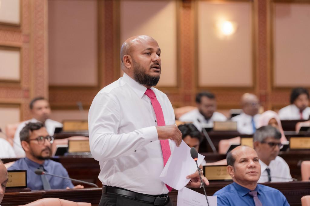 އިގުތިސާދީ ހާލަތު ތަން ނުދޭތީ ކައުންސިލަރުންގެ މުސާރަ ބޮޑުކުރުން ފަސްކުރަން ޖެހޭ: ޕީއެންސީ މެންބަރުން
