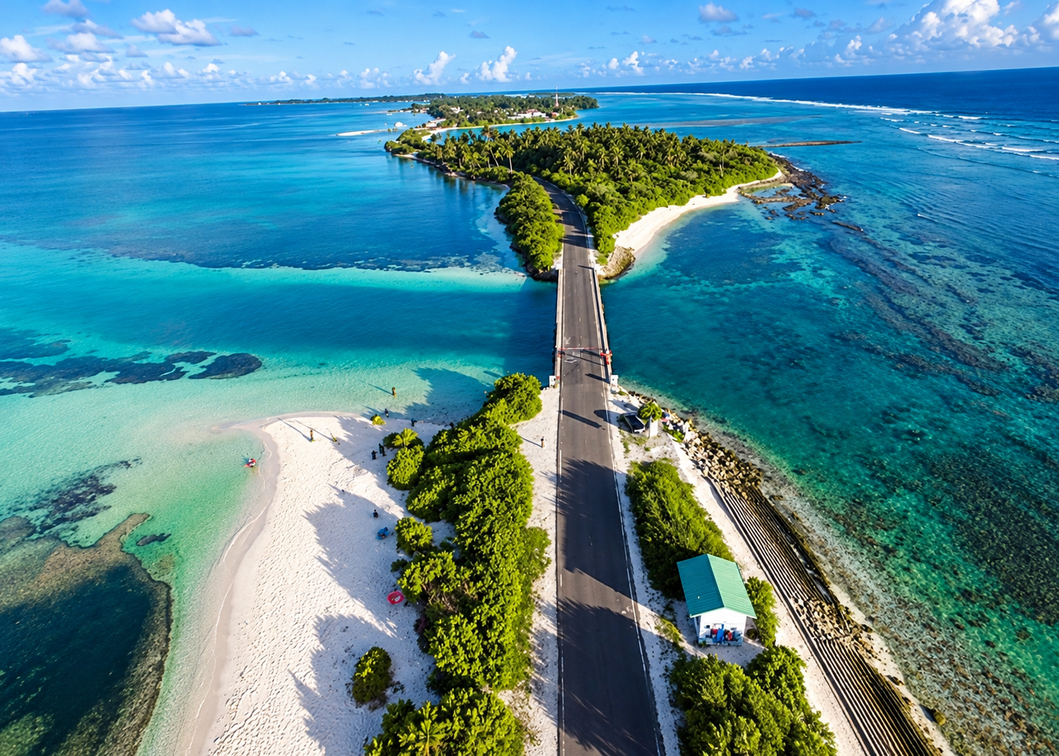 އައްޑޫ ސިޓީގެ ދެކުނުން ގާތާގަނޑަކަށް 833 ކިލޯމީޓަރު ދުރަށް ބިންހެލުމެއް