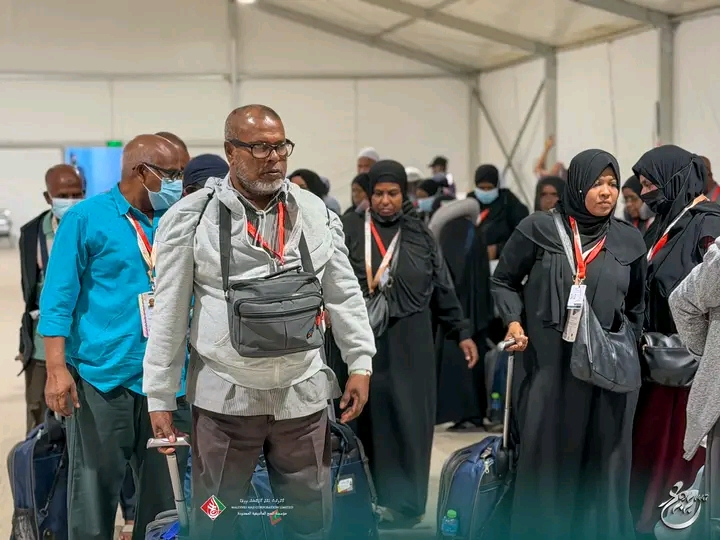 ދިވެހި ހައްޖުވެރިން އެނބުރި ރާއްޖެ އަންނަން ފަށުން