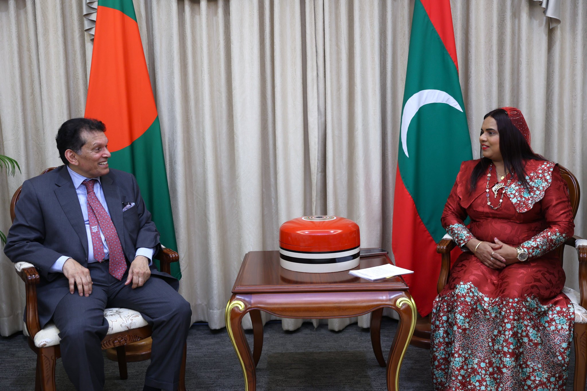 ރާއްޖެއާއި ބަންގްލަދޭޝްއާ ދެމެދު ސީދާ ޝިޕިންގ ގުޅުން ގާއިމުކުރުމަށް މަޝްވަރާ ކޮށްފި