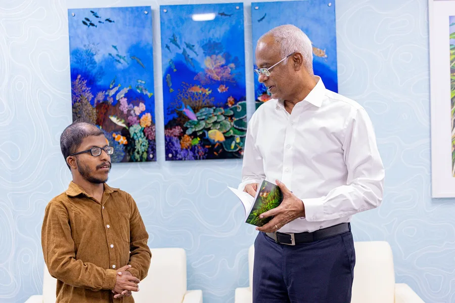 ނޫސްވެރިޔާ ޒިދާންގެ "ވާވެރިންގެ ވާދޫ" ފޮތް ކުރީގެ ރައީސް ސާލިހު ނެރެދެއްވައިފި