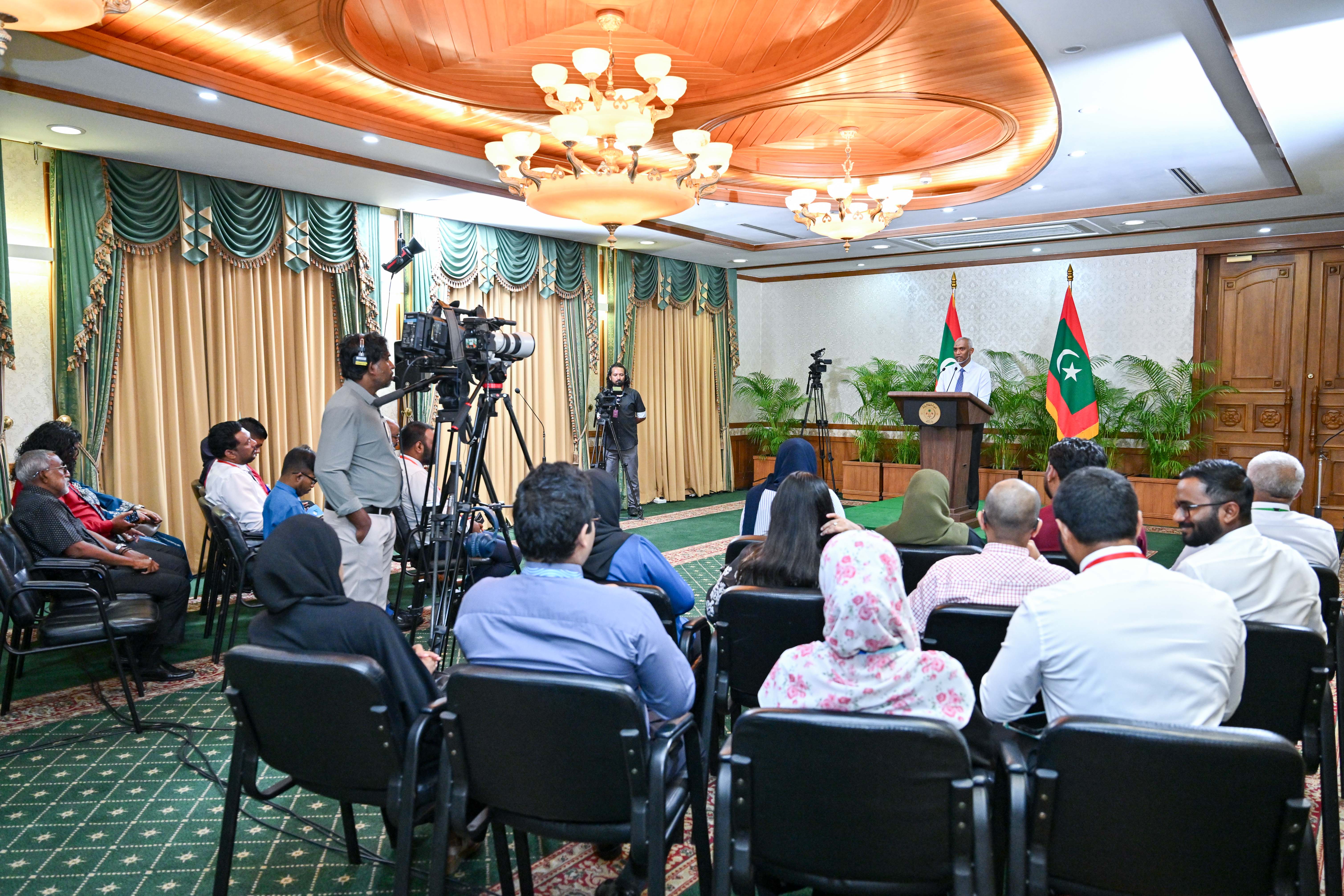 ރައީސް ނޫސްވެރިންނާ ބައްދަލު ކުރެއްވުން ގަވާއިދުން ކުރިޔަށްދާނެ: ހީނާ